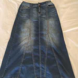 Denim blue jean maxi skirt. Size 6